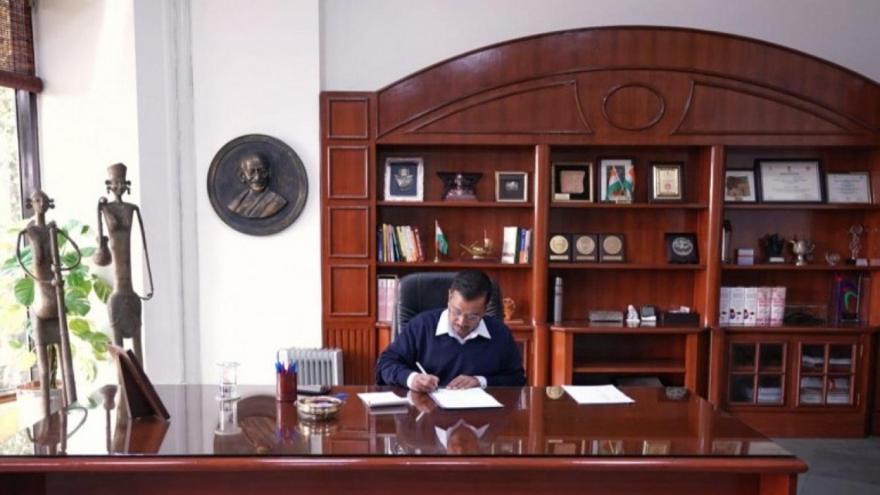 Arvind Kejriwal takes charge as Delhi Chief Min...