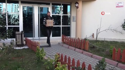 Kapıcılar, topladıkları atık kitaplardan “kitap köşesi” kurdu