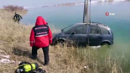 Baraj gölüne düşen otomobildeki 2 kişi son anda kurtarıldılar