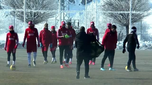 Sivasspor Kulübü Başkanı Mecnun Otyakmaz'dan hakem tepkisi (1)