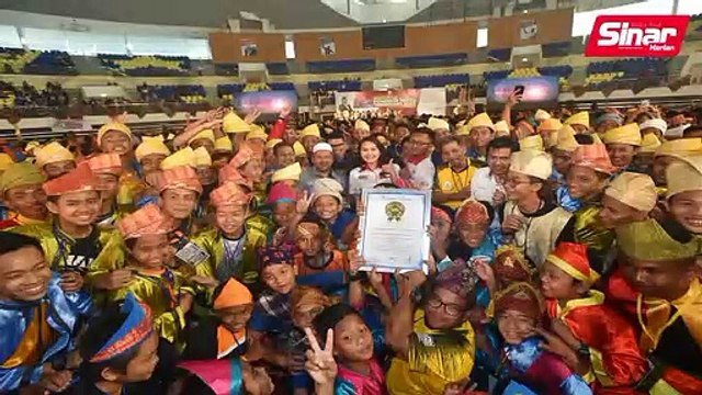 Luar biasa!dikir barat lapan bahasa catat rekod MBOR