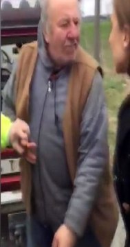 Köpeği otomobilinin arkasına bağlayıp yerde sürükledi