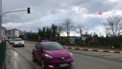 Yolun karşısına geçmeye çalışan yaşlı adam tırın altında kaldı... O anlar kamerada