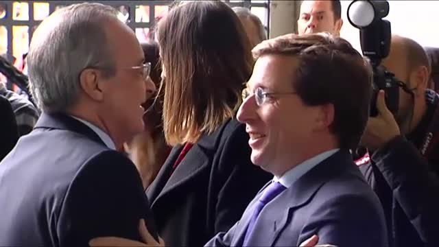 Almeida recibe a los jugadores del Real Madrid tras conquistar la Copa del Rey de baloncesto