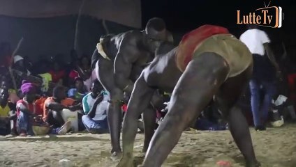 Intégralité combat Ordinateur vs Ibou Senghor 2 finale poids lourds à Djilor