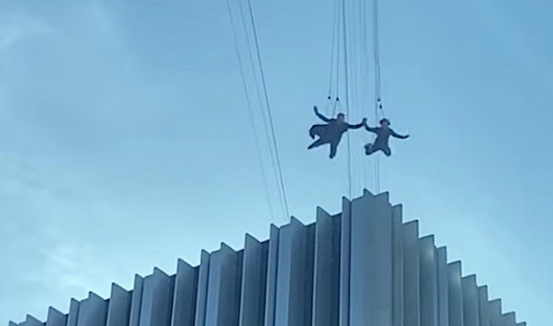 Matrix 4 : Keanu Reeves amazing sky stunt !