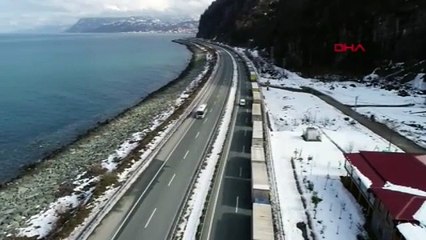 Karadeniz Sahil Yolu'nda TIR kuyruğu oluştu