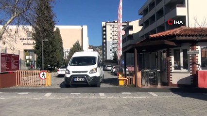 Üniversitede içinde beyaz madde olan zarf paniği