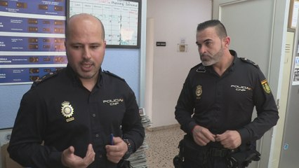 Dos policías de Valencia salvan la vida a un bebé que no respiraba