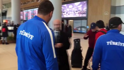 Serbest Güreş Milli Takımı, yurda döndü - İSTANBUL