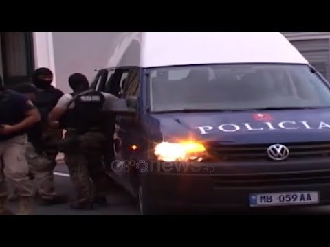 Ora News - Pistoletë në brez dhe mbi 100 mijë euro me vete, Vladimir Gjuta kapet afër selisë së PS