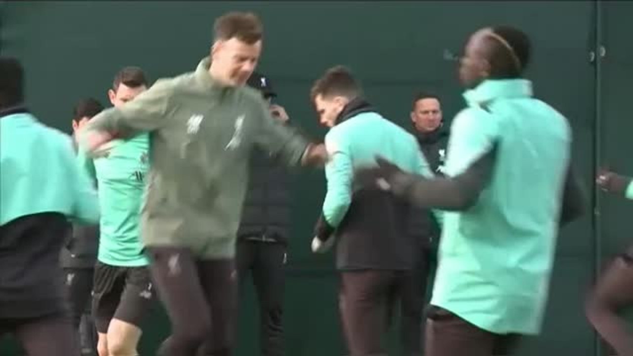 El Liverpool entrena por última vez antes de viajar a Madrid