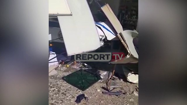 Tepelenë/ Aksidentohet furgoni i burgjeve, plagoset polici...brenda kishte 2 të burgosur