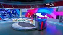 TNI AU Unjuk Kebolehan Melalui Atraksi Terjun Payung di Stadion Semeru