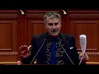 I  pakrehur, Kujtim Gjuzi tregon ku e kaloi natën mbrëmë: Na jep ndonjë lek ne