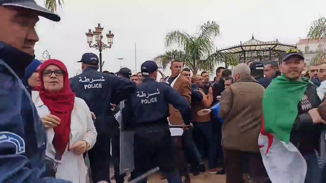 Marche nationale des enseignants du primaire à Alger réprimée par la police