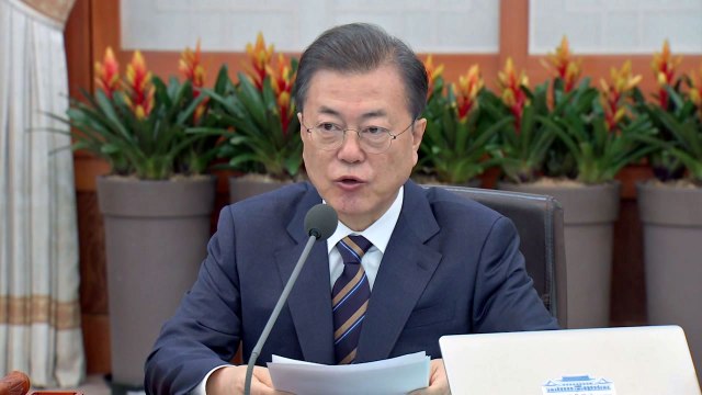 문 대통령 비상경제 시국...어떤 제한도 두지 않는 특단의 대책 필요 / YTN