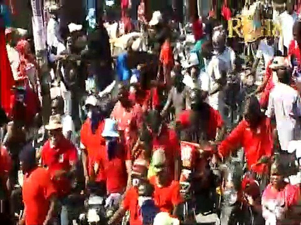 Yannick Joseph nan tèt mach polisye yo sou rout dèlma jounen 17 fevriye 2017.