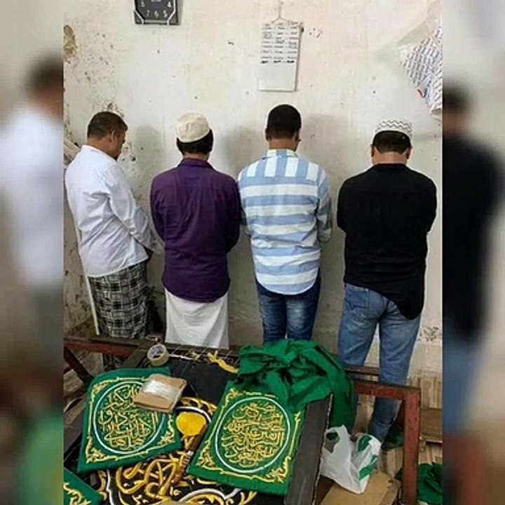 Asians were caught making a Holy Kaaba's Ghilaf (Kiswa)