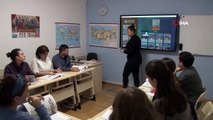 - Yunus Emre Enstitüsü, Gürcistan'da Türkçe ve Türk kültürünü öğretiyor