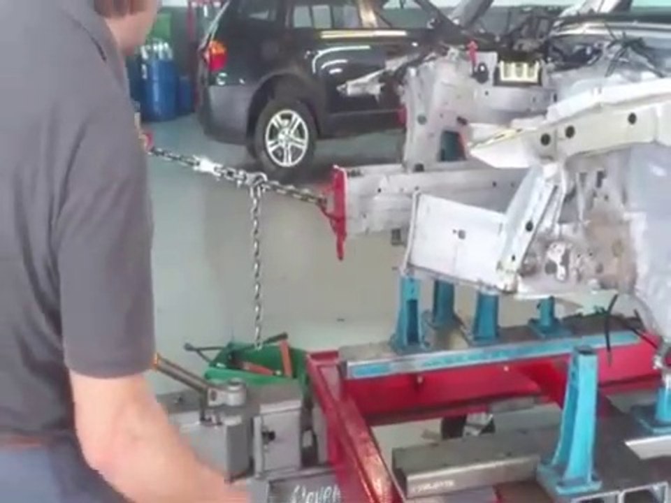 BMW E90 car straightening on a Celette car framemachine