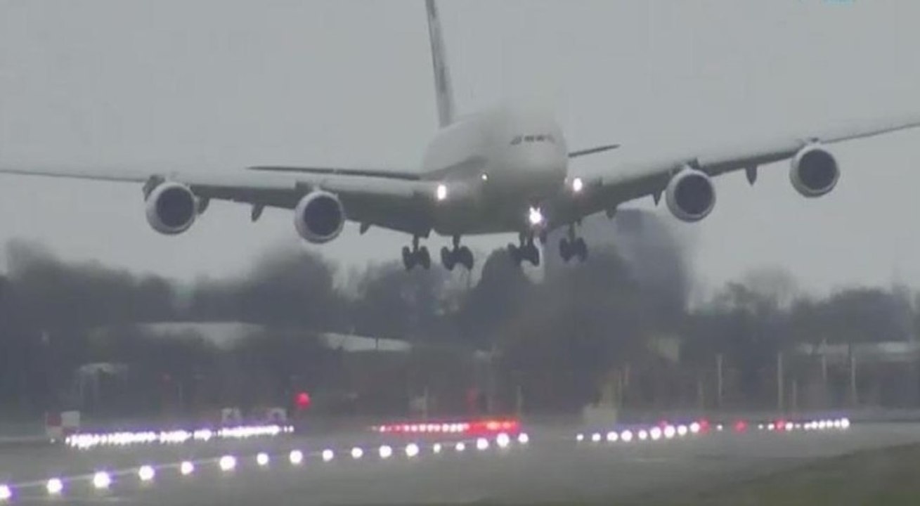 Avión: dramático aterrizaje 'en vertical' de un Airbus 380