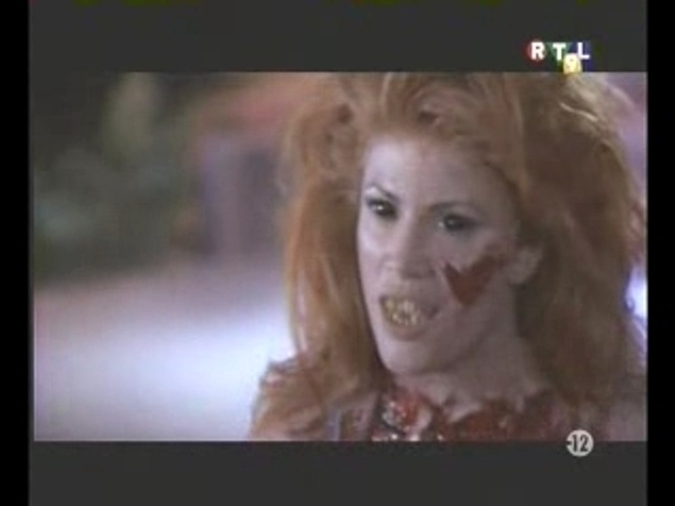 Angie everheart - Vampire en plein demaquillage