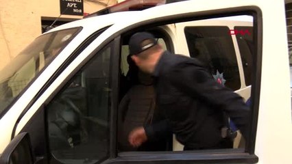 Beyoğlu'nda ünlü profesörün cipine giren hırsızı eşi yakaladı