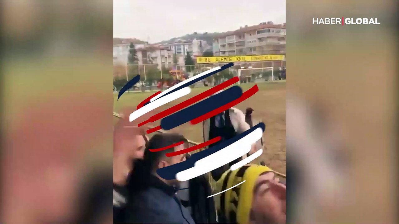Tribünde ilginç görüntüler! Amigo İmam Fehmi tribünü coşturuyor