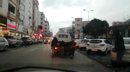 Çocukların trafikte ölümle oyunu kamerada