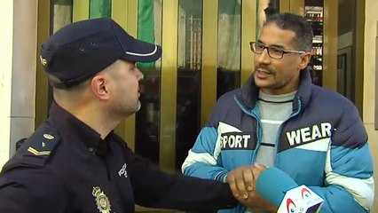 Dos policías salvan a un bebé en Valencia que no respiraba