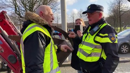 Hollanda'da çiftçiler hükümetin tarım politikasını protesto etti - AMSTERDAM
