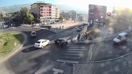Trafik kazaları MOBESE kameralarına yansıdı