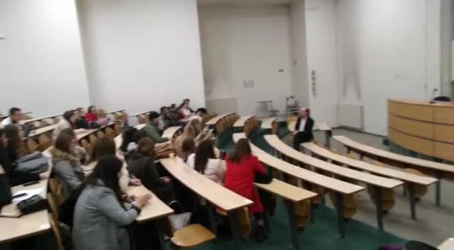 Licence AES : un dialogue se noue entre les étudiants et le corps professoral