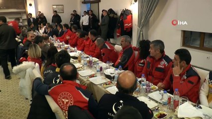 Vali Memiş, arama kurtarma ekipleri ile yemekte bir araya geldi