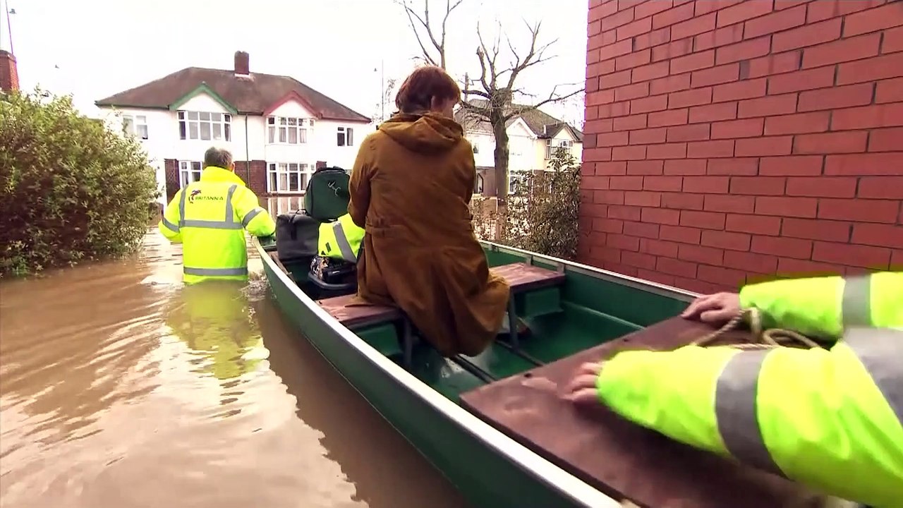 Viele Briten weiter unter Wasser - Umweltminister gibt Klimawandel Schuld am Ausmaß der Schäden