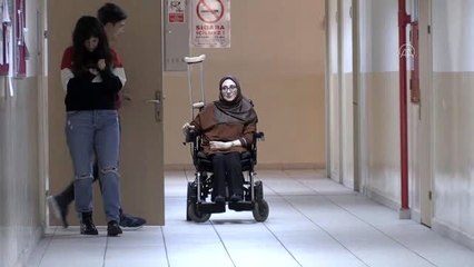 Ailesinin sırtında taşıdığı Zeynep öğretmen öğrencilerine güç veriyor (1)