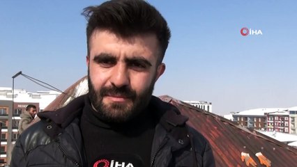 Ekmek paraları ipin ucunda