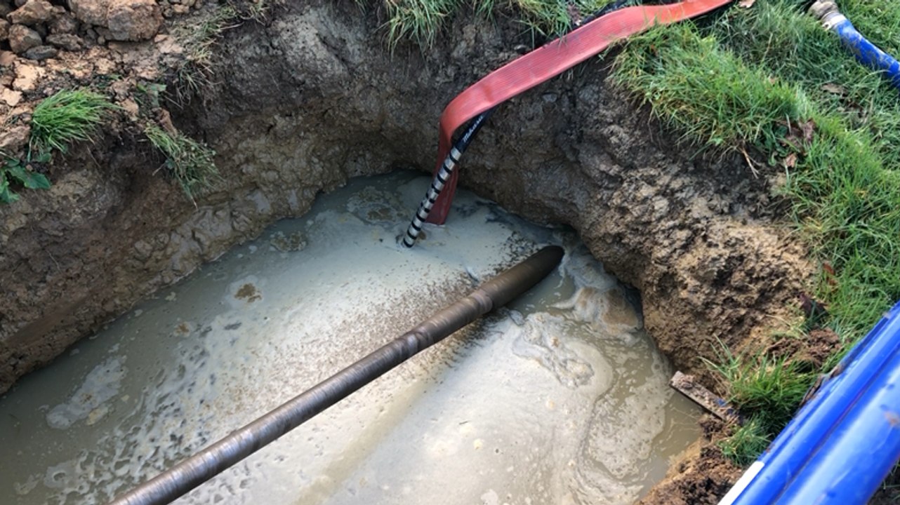 Enedis réalise un forage pour passer un câble de 20000 volts sous la voie rapide