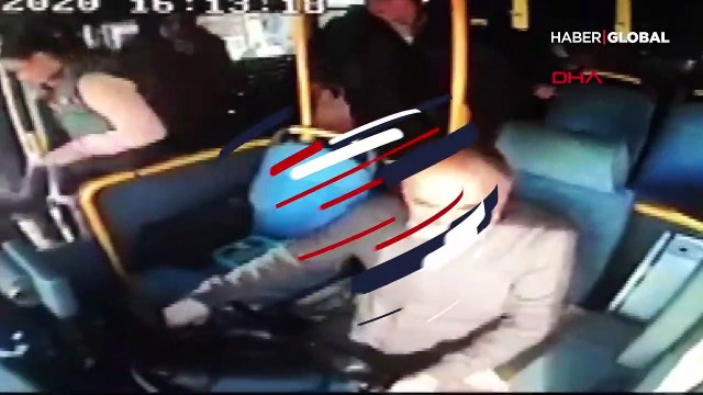 Yol verme kavgasında otobüs şoförünü darbetti, şoför beyzbol sopasıyla karşılık verdi