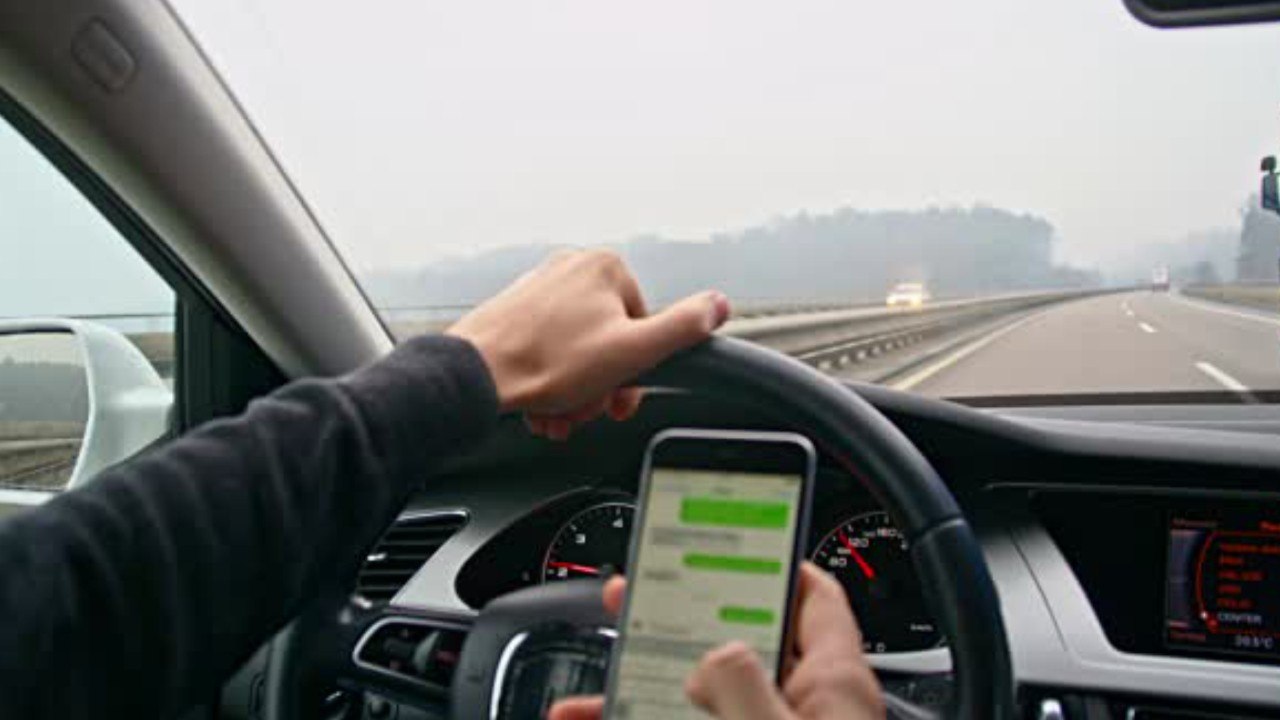 Avec Joël Irion, Chargé de communication de la police du Bas-Rhin, on parle de l'usage du téléphone portable au volant