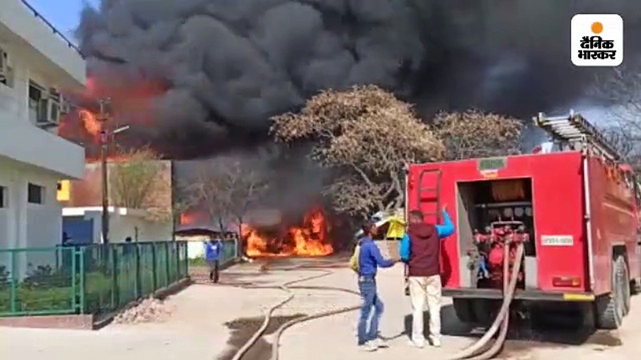पनकी में केमिकल फैक्ट्री में लगी भीषण आग