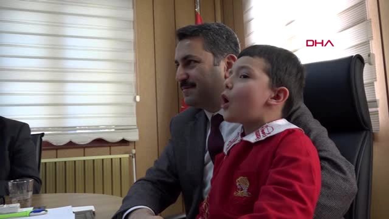 Tokat 5 yaşındaki eymen, istiklal marşı'nı ezbere okudu