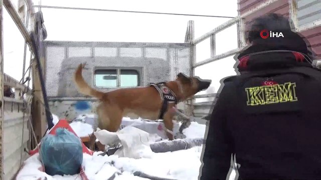 Narkotik ekipleri uyuşturucu tacirlerine göz açtırmıyor