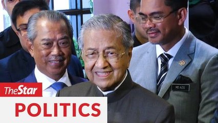 Dr M: I'll step down but only after Apec