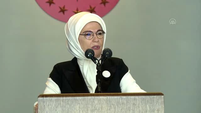 Emine Erdoğan, kadın il müftü yardımcıları ve baş vaizlerle bir araya geldi (2)