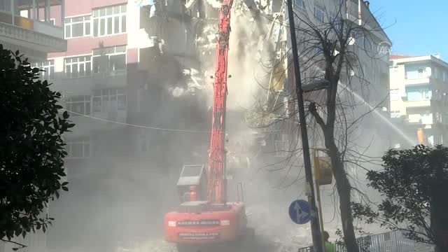 Bahçelievler'de riskli binalar yıkılıyor (2)