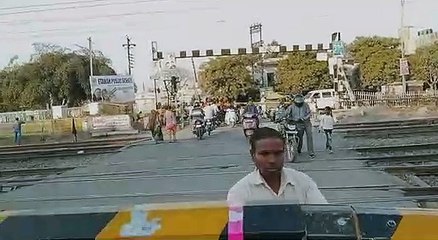 इटावा: ओवर ब्रिज पुल न होने से जनता परेशान