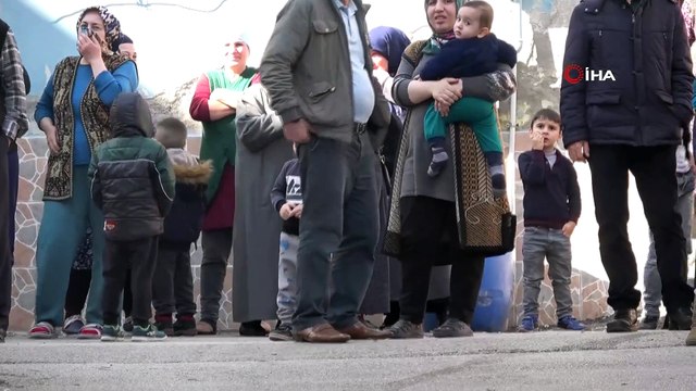 Çatı katından çıkan dumanları polis ekipleri fark etti