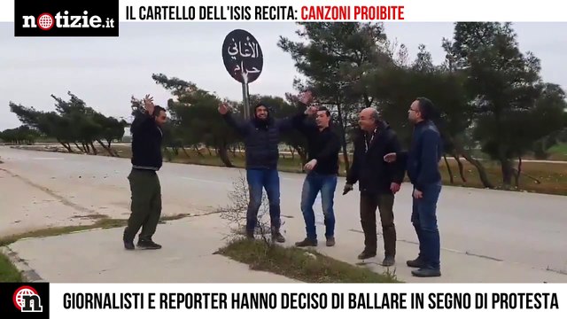 Siria, bombardamenti a Idlib: papà inventa un gioco per non fare spaventare la figlia | Notizie.it